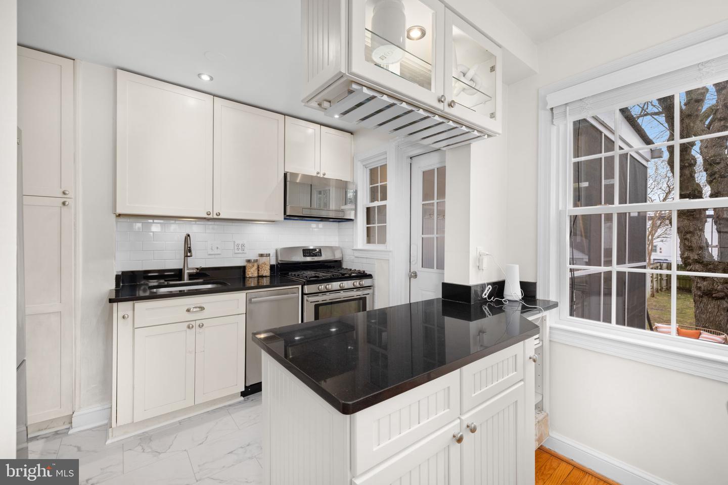 511 E NELSON AVE, ALEXANDRIA, Virginia 22301, 2 Bedrooms Bedrooms, ,2 BathroomsBathrooms,Residential,For sale,511 E NELSON AVE,VAAX2051864 MLS # VAAX2051864