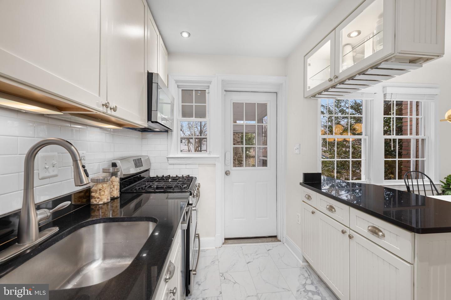 511 E NELSON AVE, ALEXANDRIA, Virginia 22301, 2 Bedrooms Bedrooms, ,2 BathroomsBathrooms,Residential,For sale,511 E NELSON AVE,VAAX2051864 MLS # VAAX2051864