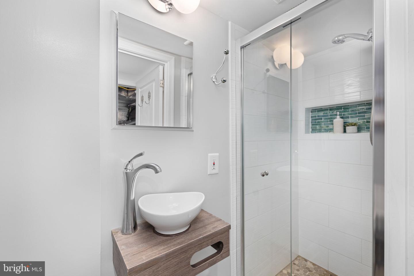 511 E NELSON AVE, ALEXANDRIA, Virginia 22301, 2 Bedrooms Bedrooms, ,2 BathroomsBathrooms,Residential,For sale,511 E NELSON AVE,VAAX2051864 MLS # VAAX2051864