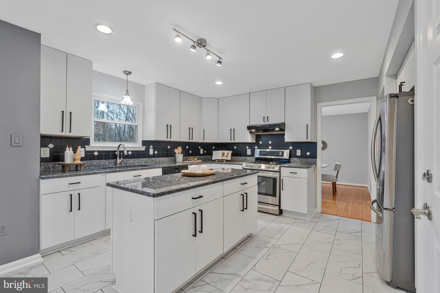 814 POTOMAC RIDGE COURT, STERLING, Virginia 20164, 5 Bedrooms Bedrooms, ,3 BathroomsBathrooms,Residential,For sale,814 POTOMAC RIDGE COURT,VALO2111384 MLS # VALO2111384