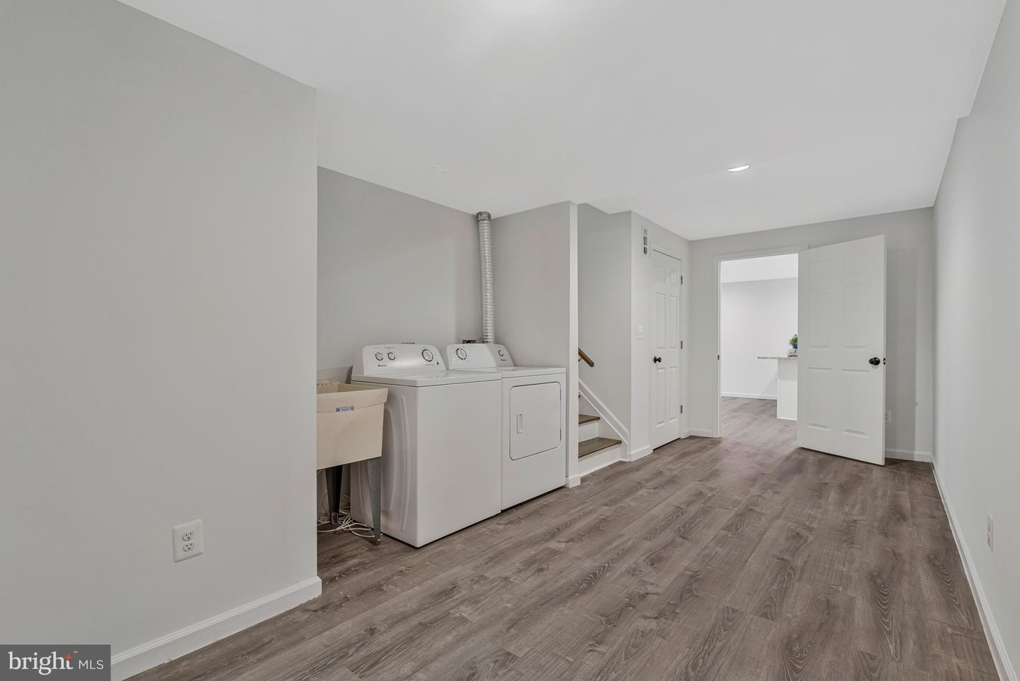 814 POTOMAC RIDGE COURT, STERLING, Virginia 20164, 5 Bedrooms Bedrooms, ,3 BathroomsBathrooms,Residential,For sale,814 POTOMAC RIDGE COURT,VALO2111384 MLS # VALO2111384