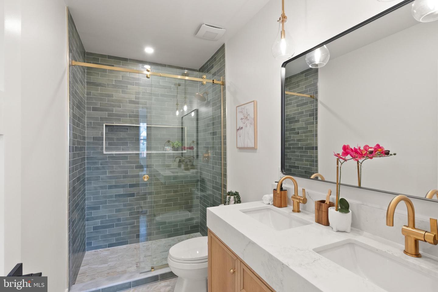 321 16TH ST NE, WASHINGTON, District Of Columbia 20002, 4 Bedrooms Bedrooms, ,3 BathroomsBathrooms,Residential,For sale,321 16TH ST NE,DCDC2233502 MLS # DCDC2233502