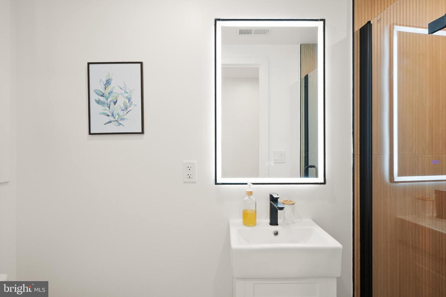 321 16TH ST NE, WASHINGTON, District Of Columbia 20002, 4 Bedrooms Bedrooms, ,3 BathroomsBathrooms,Residential,For sale,321 16TH ST NE,DCDC2233502 MLS # DCDC2233502