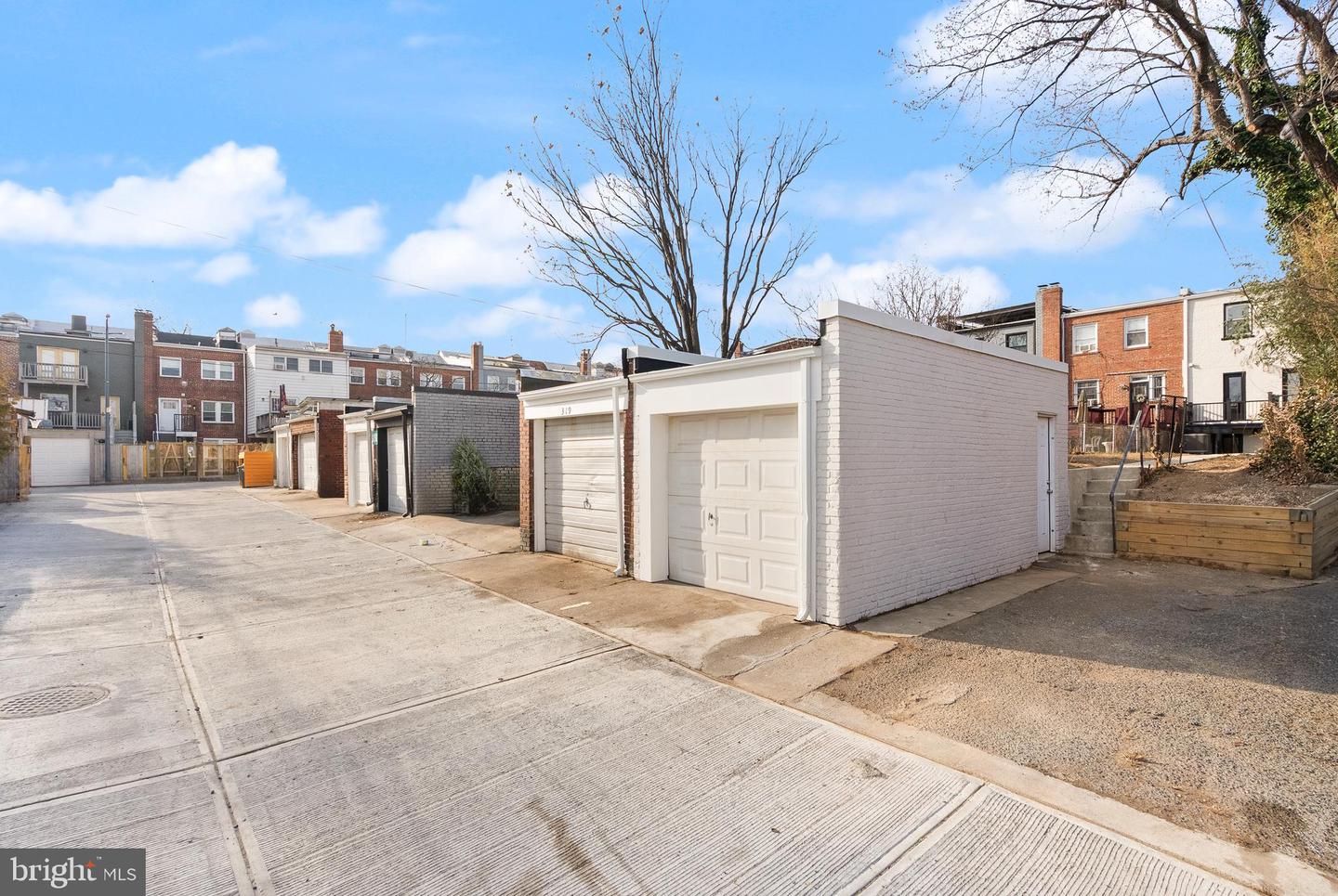 321 16TH ST NE, WASHINGTON, District Of Columbia 20002, 4 Bedrooms Bedrooms, ,3 BathroomsBathrooms,Residential,For sale,321 16TH ST NE,DCDC2233502 MLS # DCDC2233502