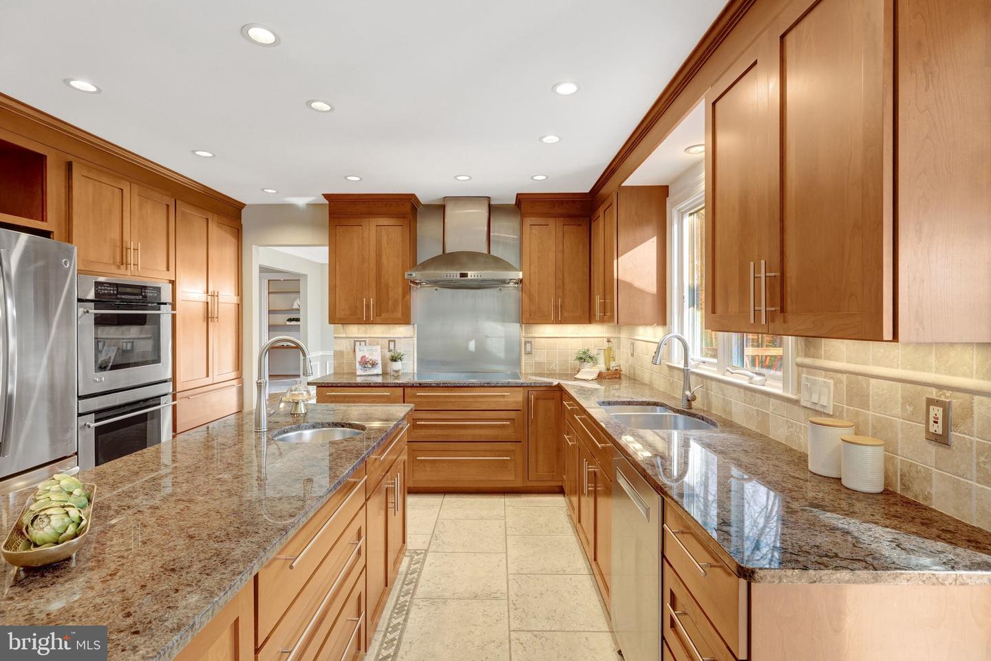 987 OLD HOLLY DR, GREAT FALLS, Virginia 22066, 5 Bedrooms Bedrooms, ,3 BathroomsBathrooms,Residential,For sale,987 OLD HOLLY DR,VAFX2281496 MLS # VAFX2281496