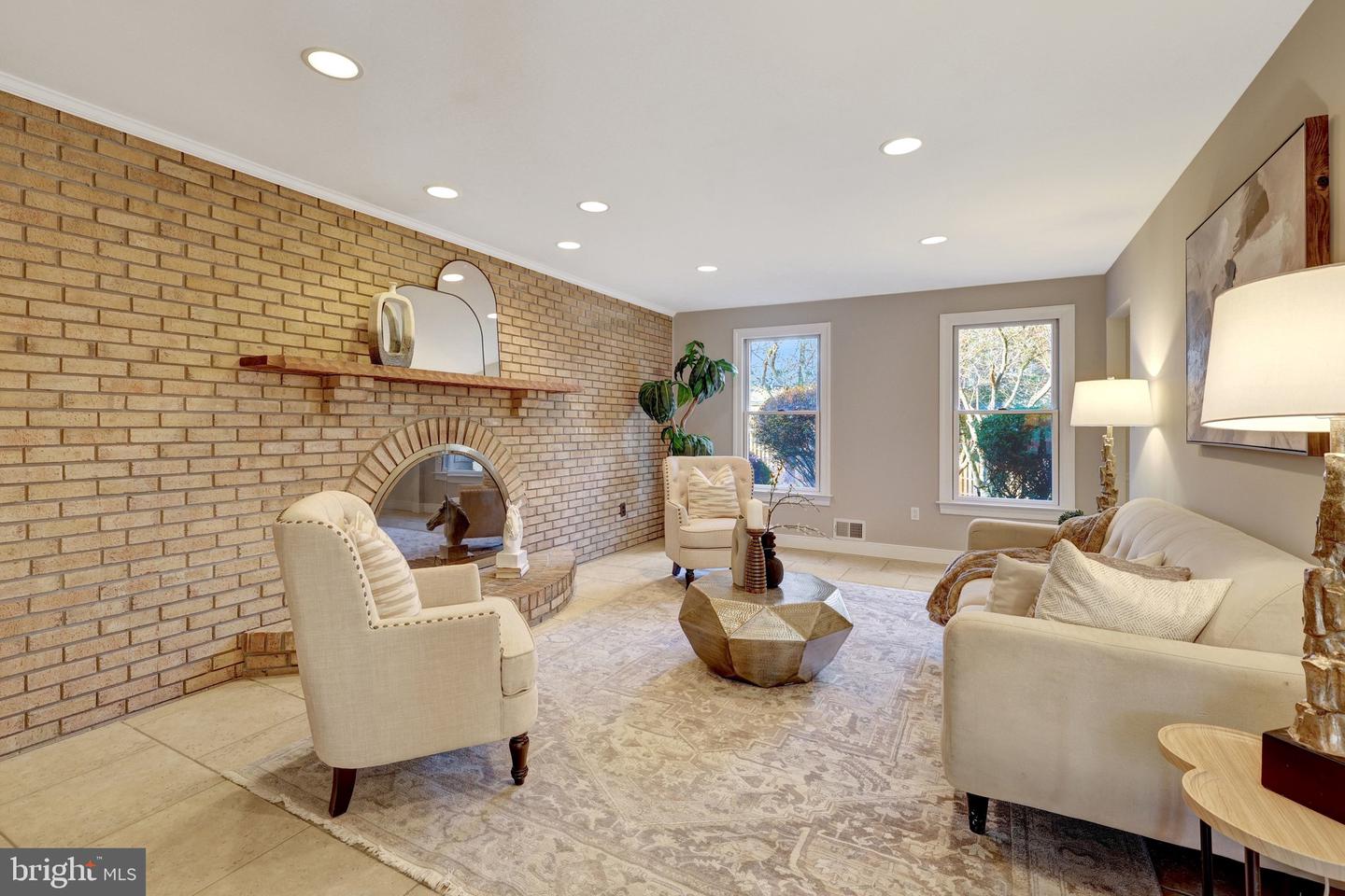 987 OLD HOLLY DR, GREAT FALLS, Virginia 22066, 5 Bedrooms Bedrooms, ,3 BathroomsBathrooms,Residential,For sale,987 OLD HOLLY DR,VAFX2281496 MLS # VAFX2281496