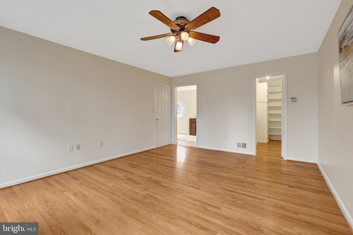 987 OLD HOLLY DR, GREAT FALLS, Virginia 22066, 5 Bedrooms Bedrooms, ,3 BathroomsBathrooms,Residential,For sale,987 OLD HOLLY DR,VAFX2281496 MLS # VAFX2281496