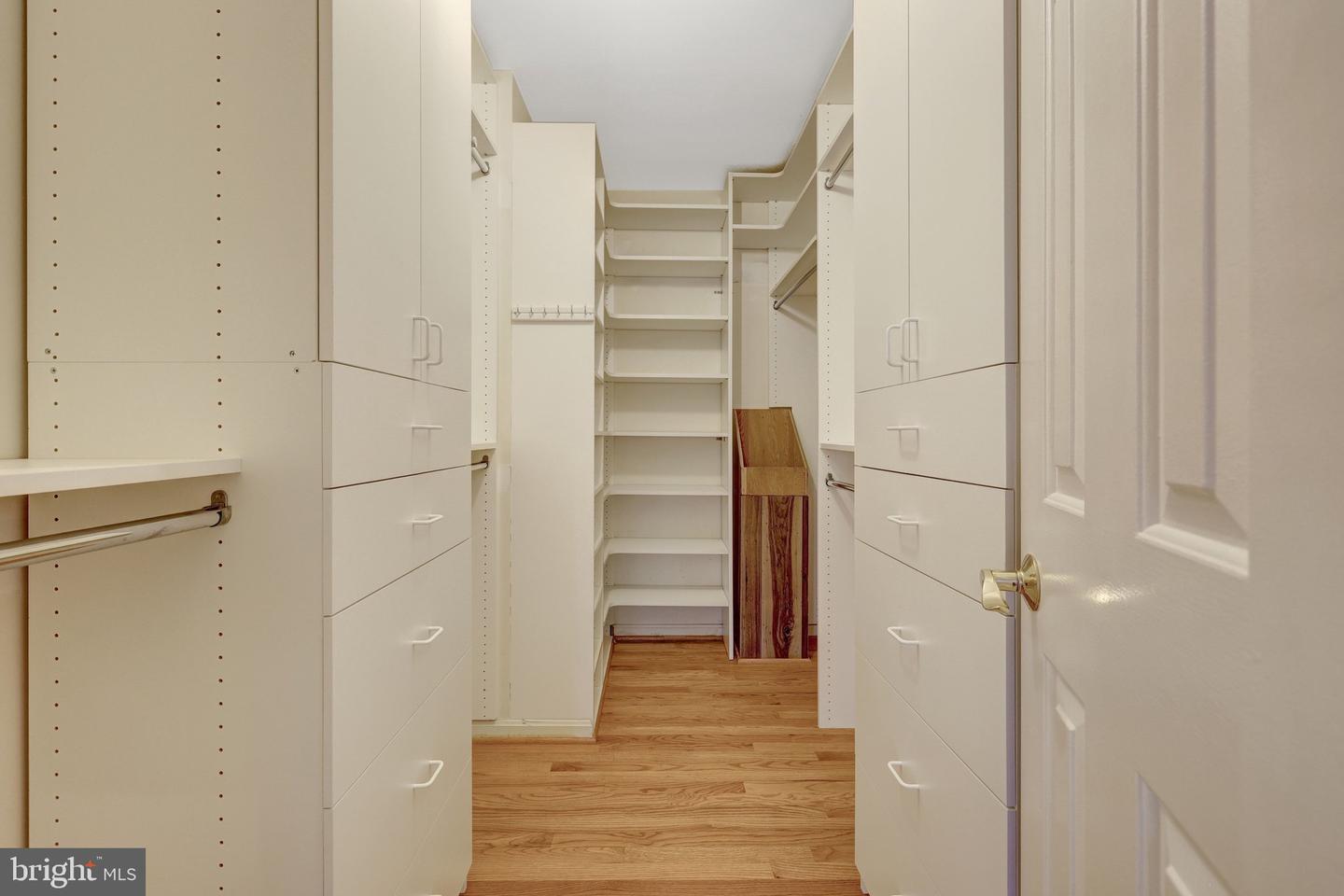 987 OLD HOLLY DR, GREAT FALLS, Virginia 22066, 5 Bedrooms Bedrooms, ,3 BathroomsBathrooms,Residential,For sale,987 OLD HOLLY DR,VAFX2281496 MLS # VAFX2281496