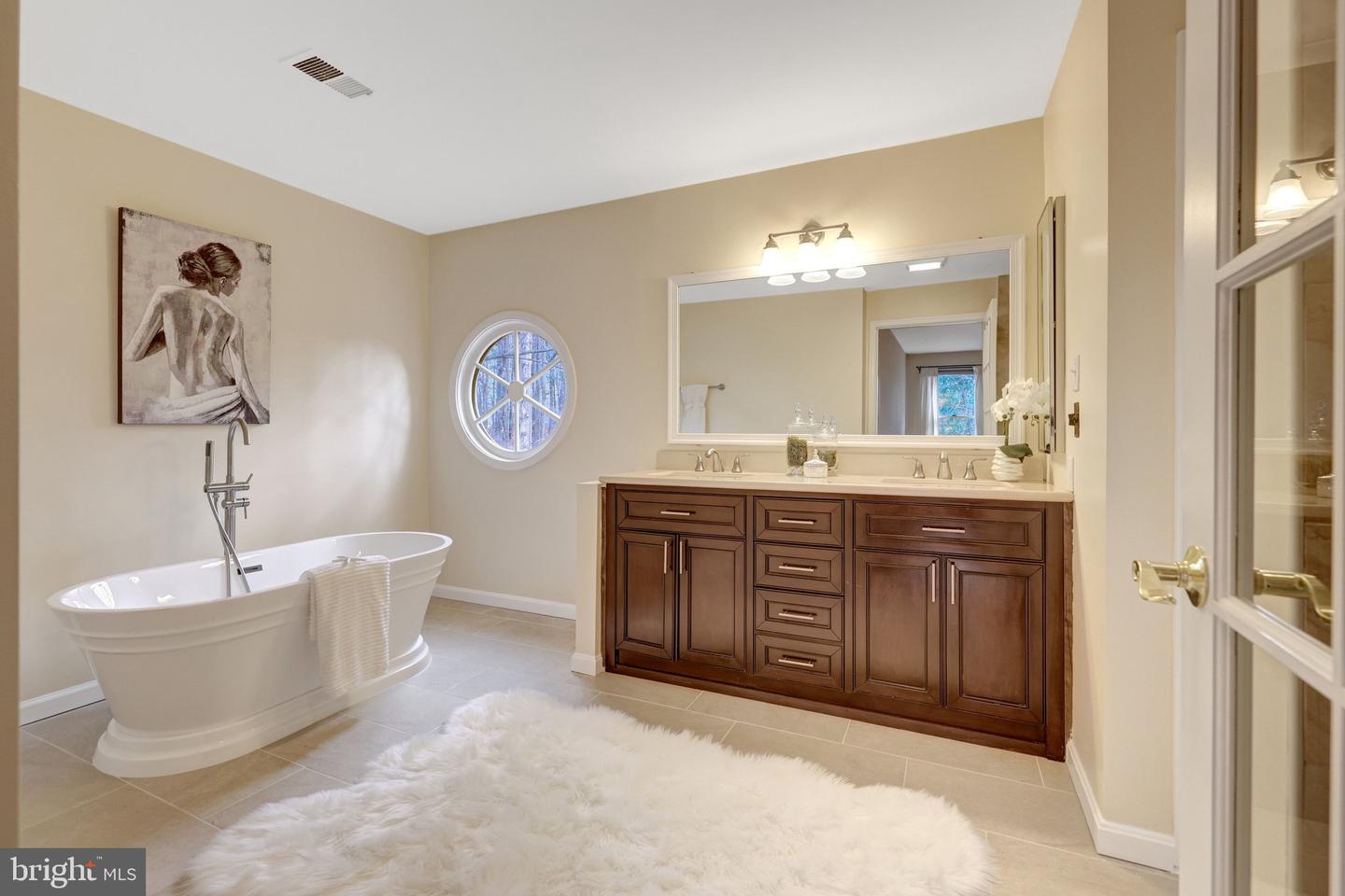 987 OLD HOLLY DR, GREAT FALLS, Virginia 22066, 5 Bedrooms Bedrooms, ,3 BathroomsBathrooms,Residential,For sale,987 OLD HOLLY DR,VAFX2281496 MLS # VAFX2281496