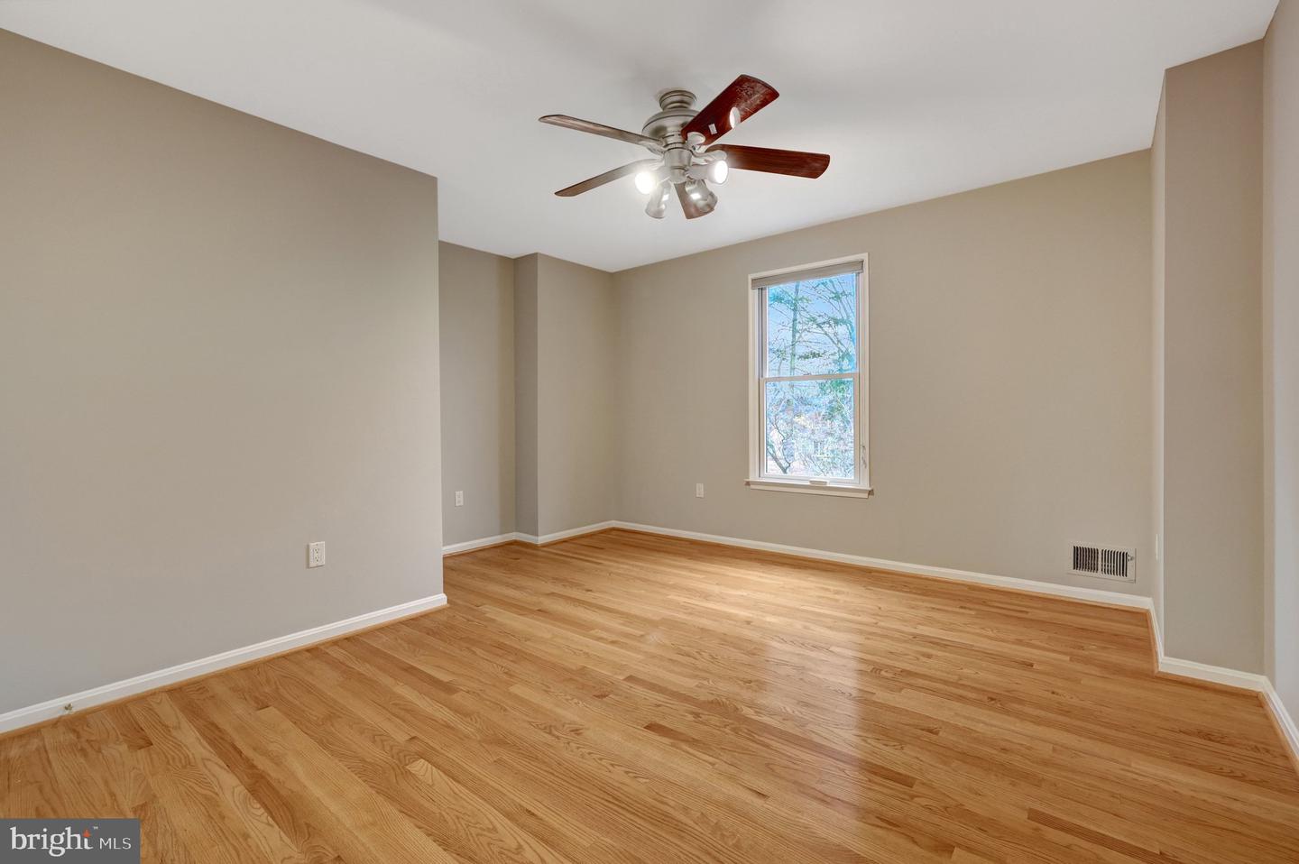 987 OLD HOLLY DR, GREAT FALLS, Virginia 22066, 5 Bedrooms Bedrooms, ,3 BathroomsBathrooms,Residential,For sale,987 OLD HOLLY DR,VAFX2281496 MLS # VAFX2281496