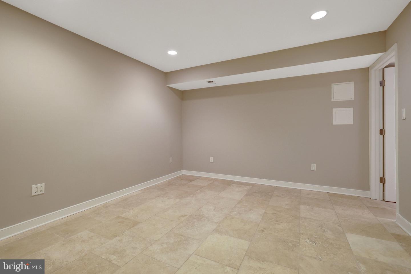 987 OLD HOLLY DR, GREAT FALLS, Virginia 22066, 5 Bedrooms Bedrooms, ,3 BathroomsBathrooms,Residential,For sale,987 OLD HOLLY DR,VAFX2281496 MLS # VAFX2281496