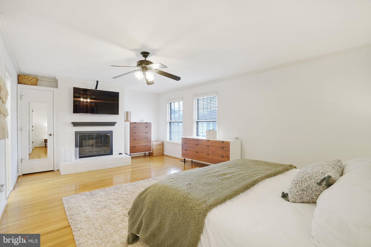 2047 N ABINGDON ST, ARLINGTON, Virginia 22207, 4 Bedrooms Bedrooms, ,3 BathroomsBathrooms,Residential,For sale,2047 N ABINGDON ST,VAAR2066732 MLS # VAAR2066732