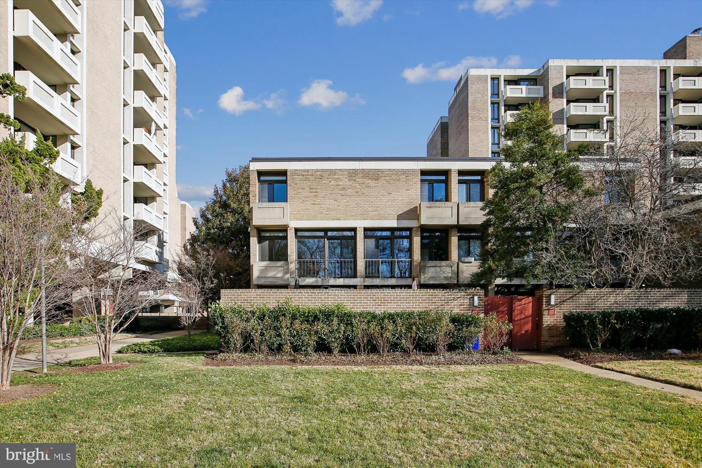 431 N ST SW, WASHINGTON, District Of Columbia 20024, 2 Bedrooms Bedrooms, 10 Rooms Rooms,3 BathroomsBathrooms,Residential,For sale,431 N ST SW,DCDC2234466 MLS # DCDC2234466