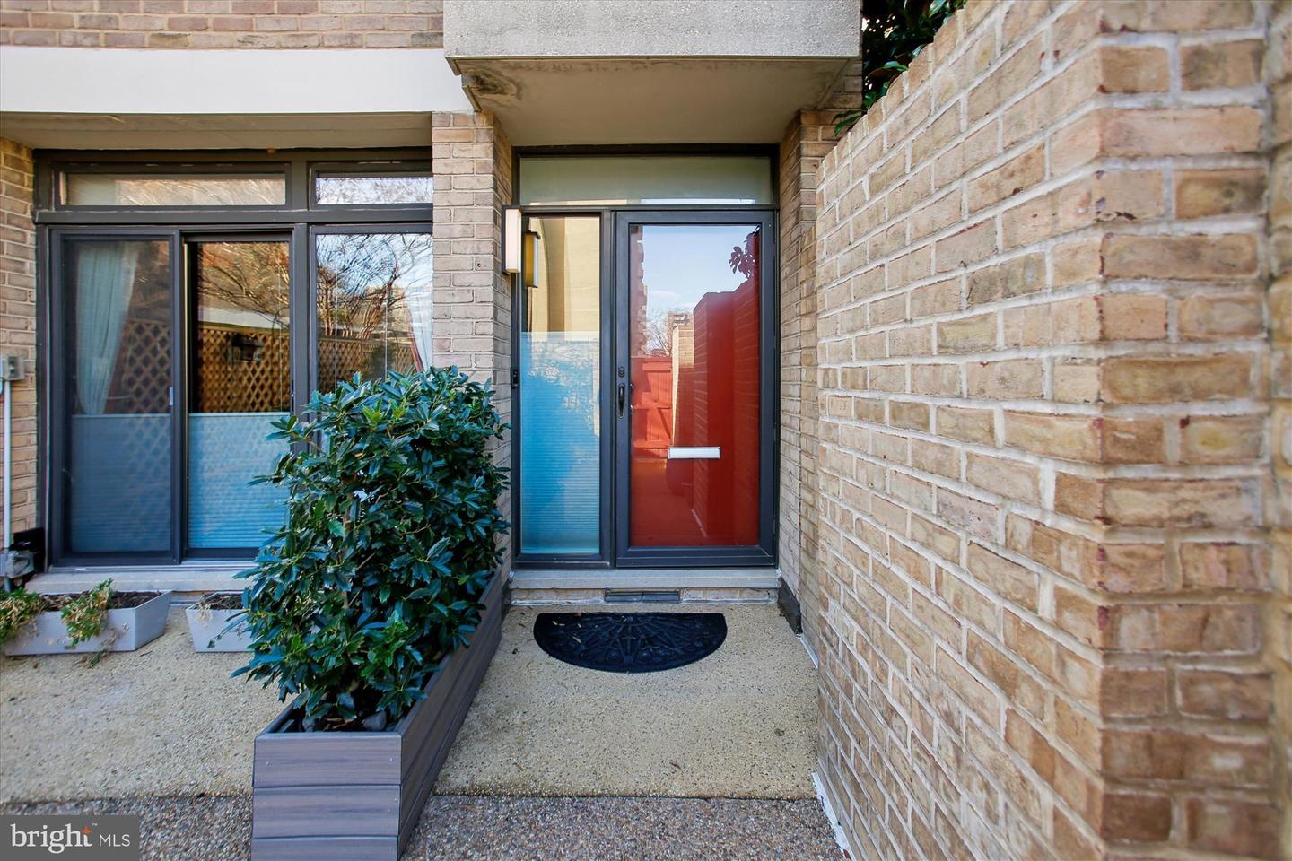 431 N ST SW, WASHINGTON, District Of Columbia 20024, 2 Bedrooms Bedrooms, 10 Rooms Rooms,3 BathroomsBathrooms,Residential,For sale,431 N ST SW,DCDC2234466 MLS # DCDC2234466