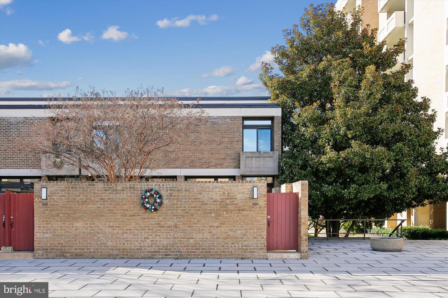 431 N ST SW, WASHINGTON, District Of Columbia 20024, 2 Bedrooms Bedrooms, 10 Rooms Rooms,3 BathroomsBathrooms,Residential,For sale,431 N ST SW,DCDC2234466 MLS # DCDC2234466