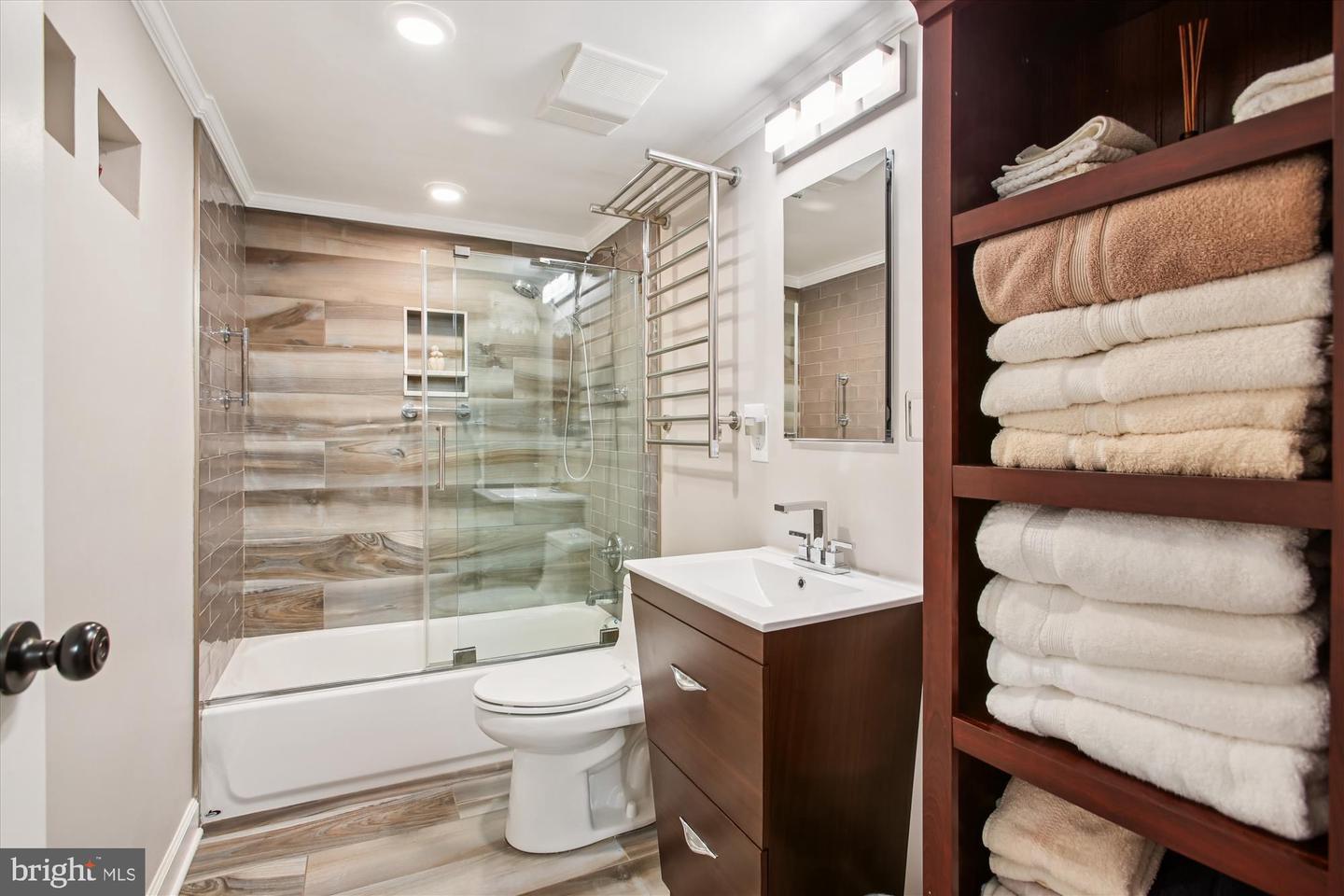 431 N ST SW, WASHINGTON, District Of Columbia 20024, 2 Bedrooms Bedrooms, 10 Rooms Rooms,3 BathroomsBathrooms,Residential,For sale,431 N ST SW,DCDC2234466 MLS # DCDC2234466