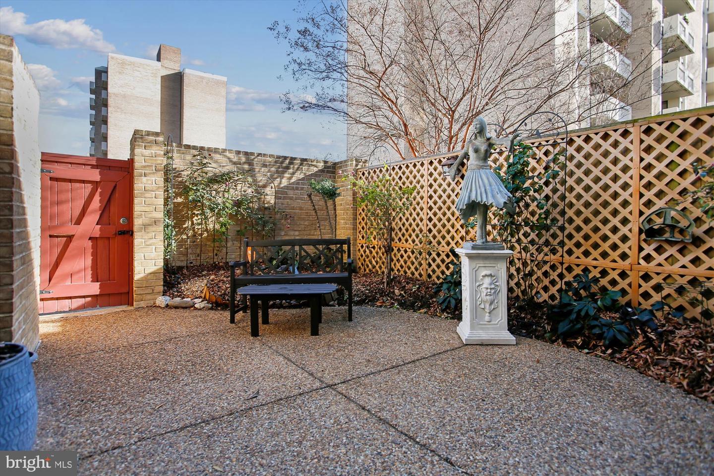 431 N ST SW, WASHINGTON, District Of Columbia 20024, 2 Bedrooms Bedrooms, 10 Rooms Rooms,3 BathroomsBathrooms,Residential,For sale,431 N ST SW,DCDC2234466 MLS # DCDC2234466