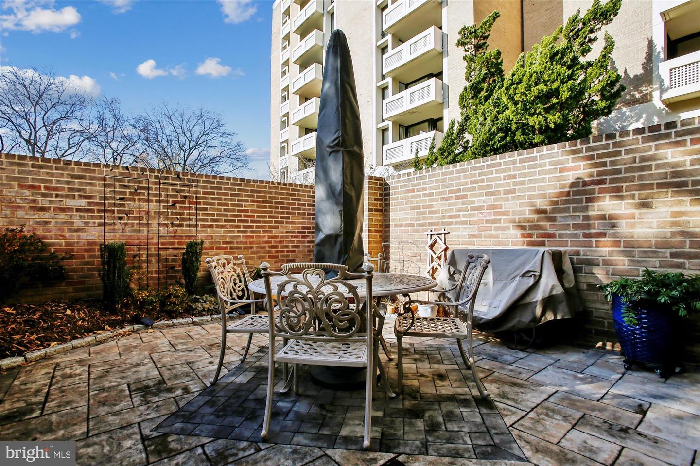 431 N ST SW, WASHINGTON, District Of Columbia 20024, 2 Bedrooms Bedrooms, 10 Rooms Rooms,3 BathroomsBathrooms,Residential,For sale,431 N ST SW,DCDC2234466 MLS # DCDC2234466