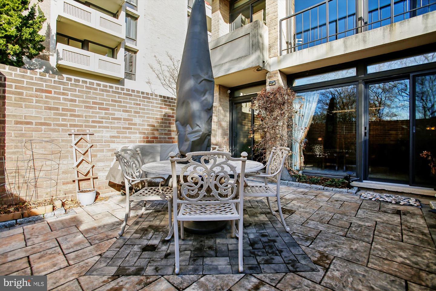 431 N ST SW, WASHINGTON, District Of Columbia 20024, 2 Bedrooms Bedrooms, 10 Rooms Rooms,3 BathroomsBathrooms,Residential,For sale,431 N ST SW,DCDC2234466 MLS # DCDC2234466