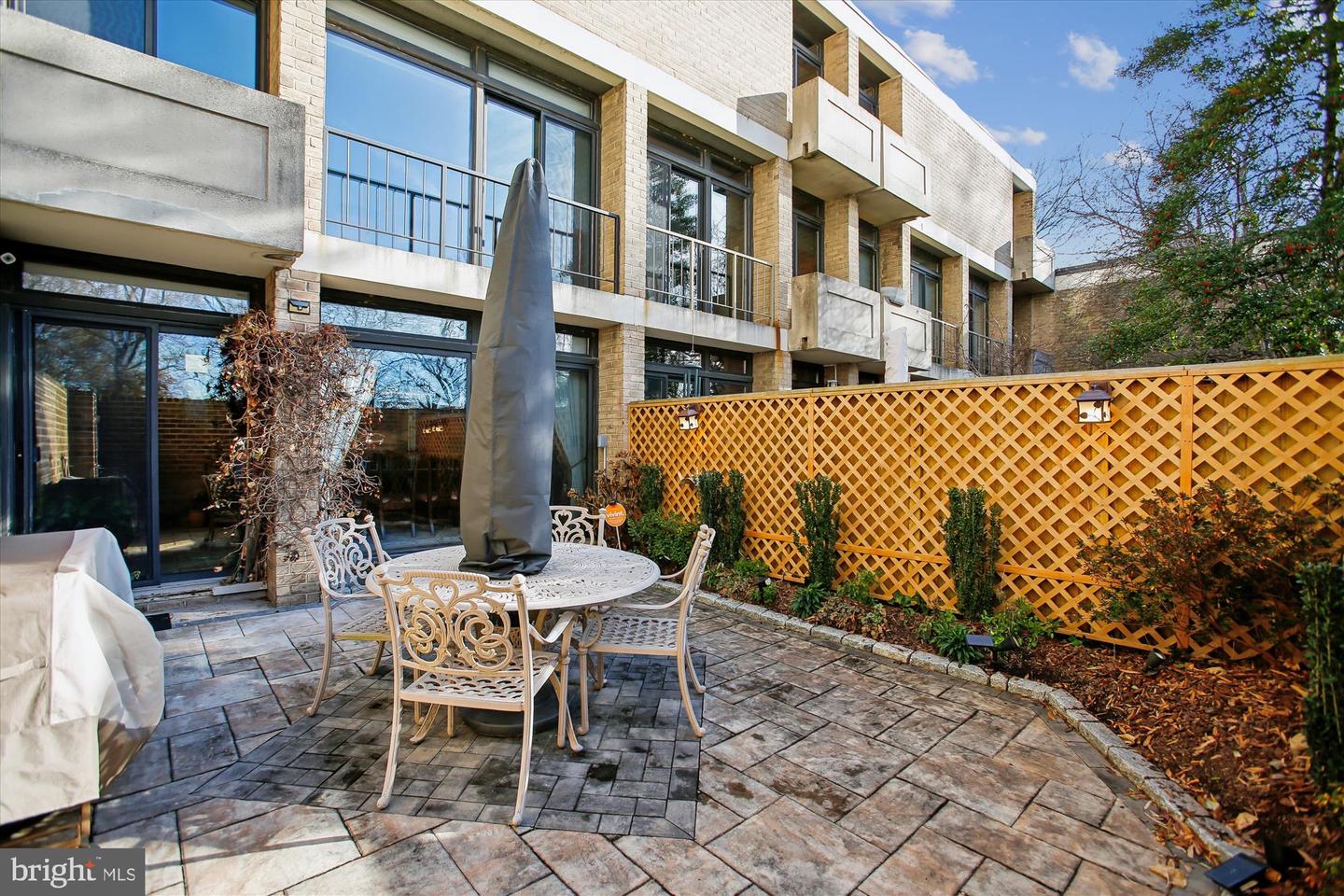 431 N ST SW, WASHINGTON, District Of Columbia 20024, 2 Bedrooms Bedrooms, 10 Rooms Rooms,3 BathroomsBathrooms,Residential,For sale,431 N ST SW,DCDC2234466 MLS # DCDC2234466