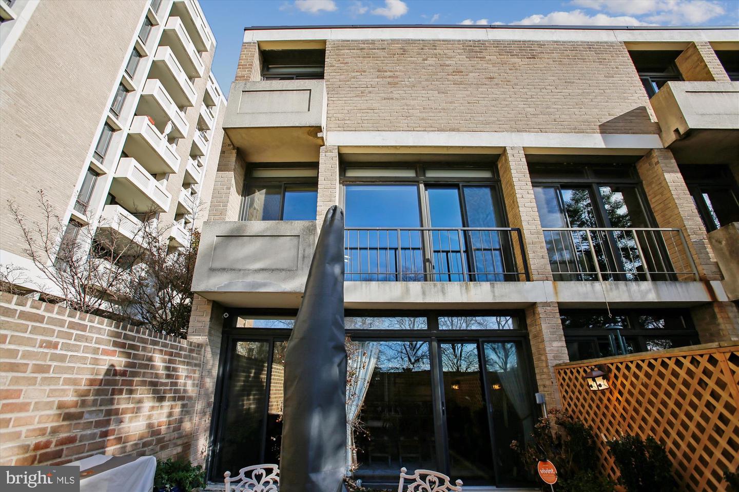 431 N ST SW, WASHINGTON, District Of Columbia 20024, 2 Bedrooms Bedrooms, 10 Rooms Rooms,3 BathroomsBathrooms,Residential,For sale,431 N ST SW,DCDC2234466 MLS # DCDC2234466