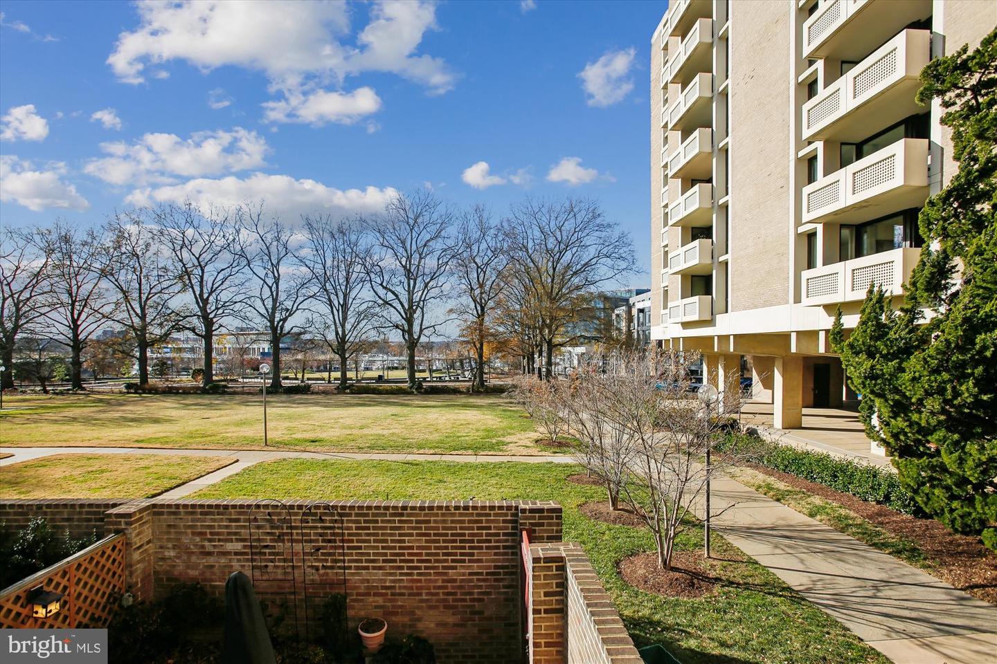 431 N ST SW, WASHINGTON, District Of Columbia 20024, 2 Bedrooms Bedrooms, 10 Rooms Rooms,3 BathroomsBathrooms,Residential,For sale,431 N ST SW,DCDC2234466 MLS # DCDC2234466