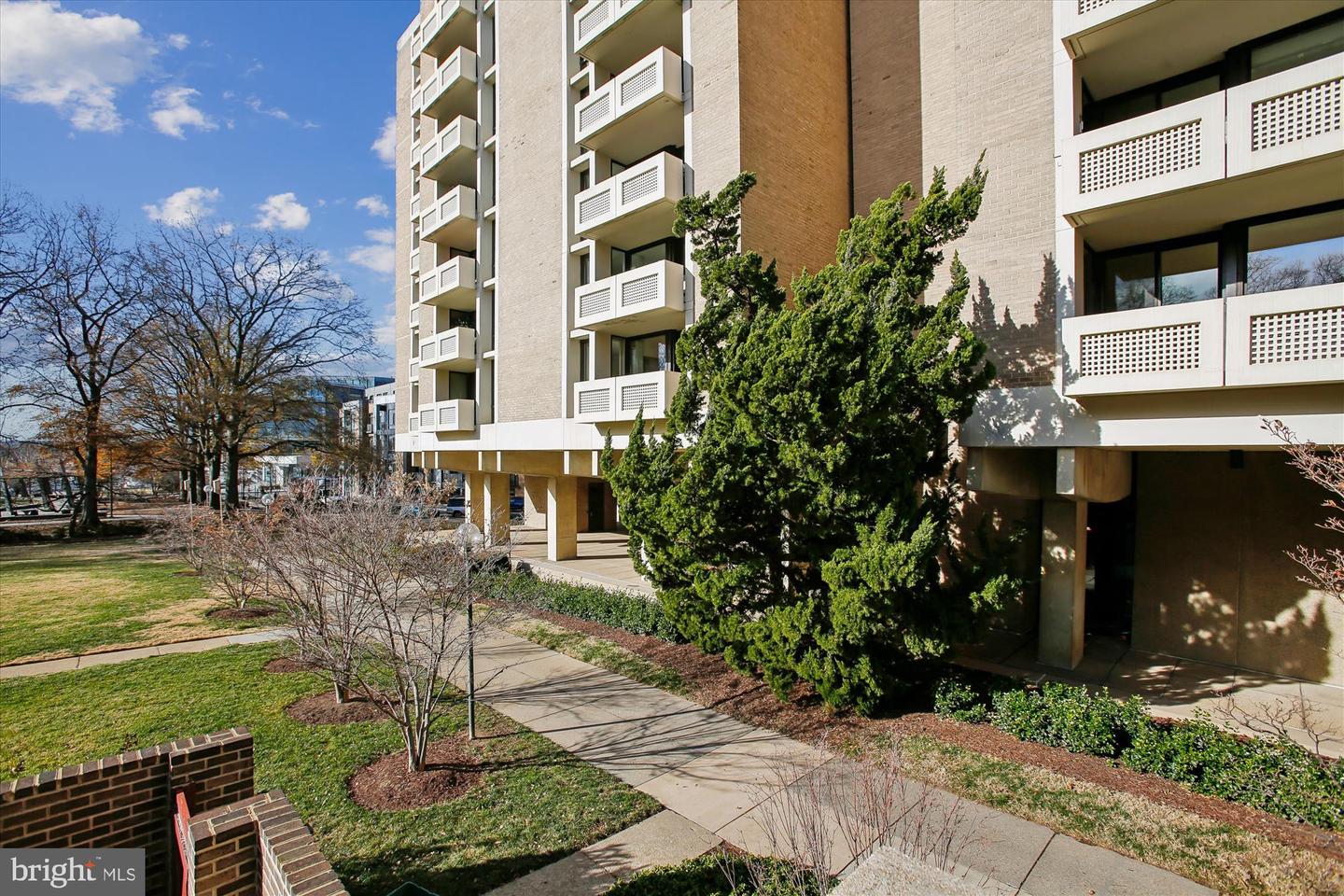 431 N ST SW, WASHINGTON, District Of Columbia 20024, 2 Bedrooms Bedrooms, 10 Rooms Rooms,3 BathroomsBathrooms,Residential,For sale,431 N ST SW,DCDC2234466 MLS # DCDC2234466