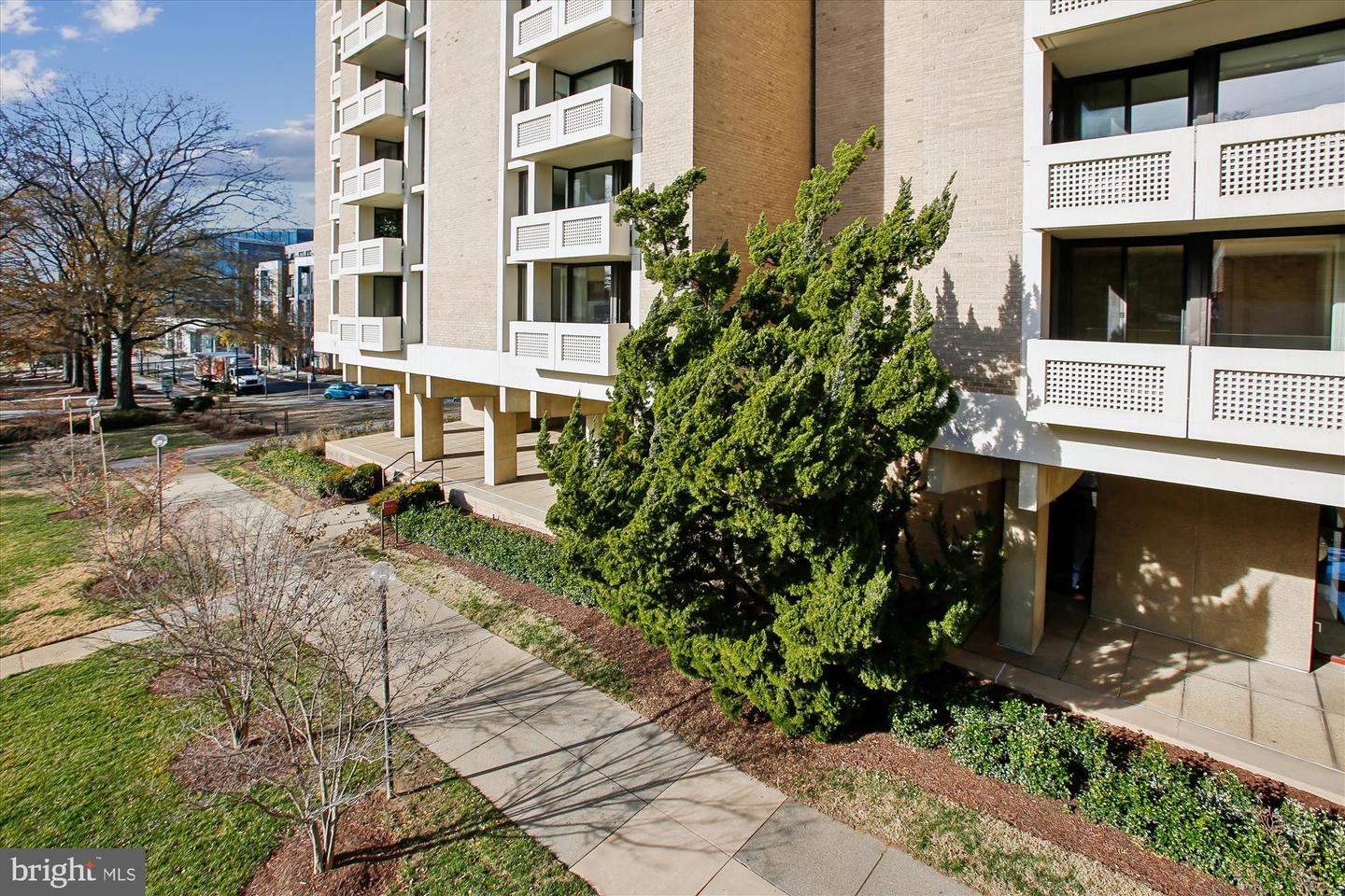 431 N ST SW, WASHINGTON, District Of Columbia 20024, 2 Bedrooms Bedrooms, 10 Rooms Rooms,3 BathroomsBathrooms,Residential,For sale,431 N ST SW,DCDC2234466 MLS # DCDC2234466