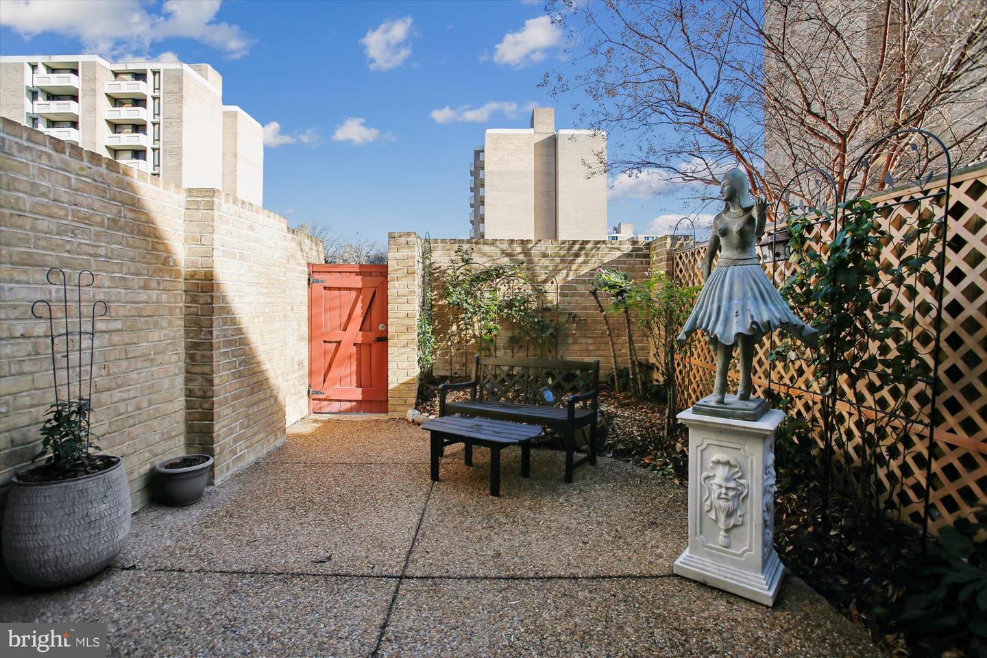 431 N ST SW, WASHINGTON, District Of Columbia 20024, 2 Bedrooms Bedrooms, 10 Rooms Rooms,3 BathroomsBathrooms,Residential,For sale,431 N ST SW,DCDC2234466 MLS # DCDC2234466