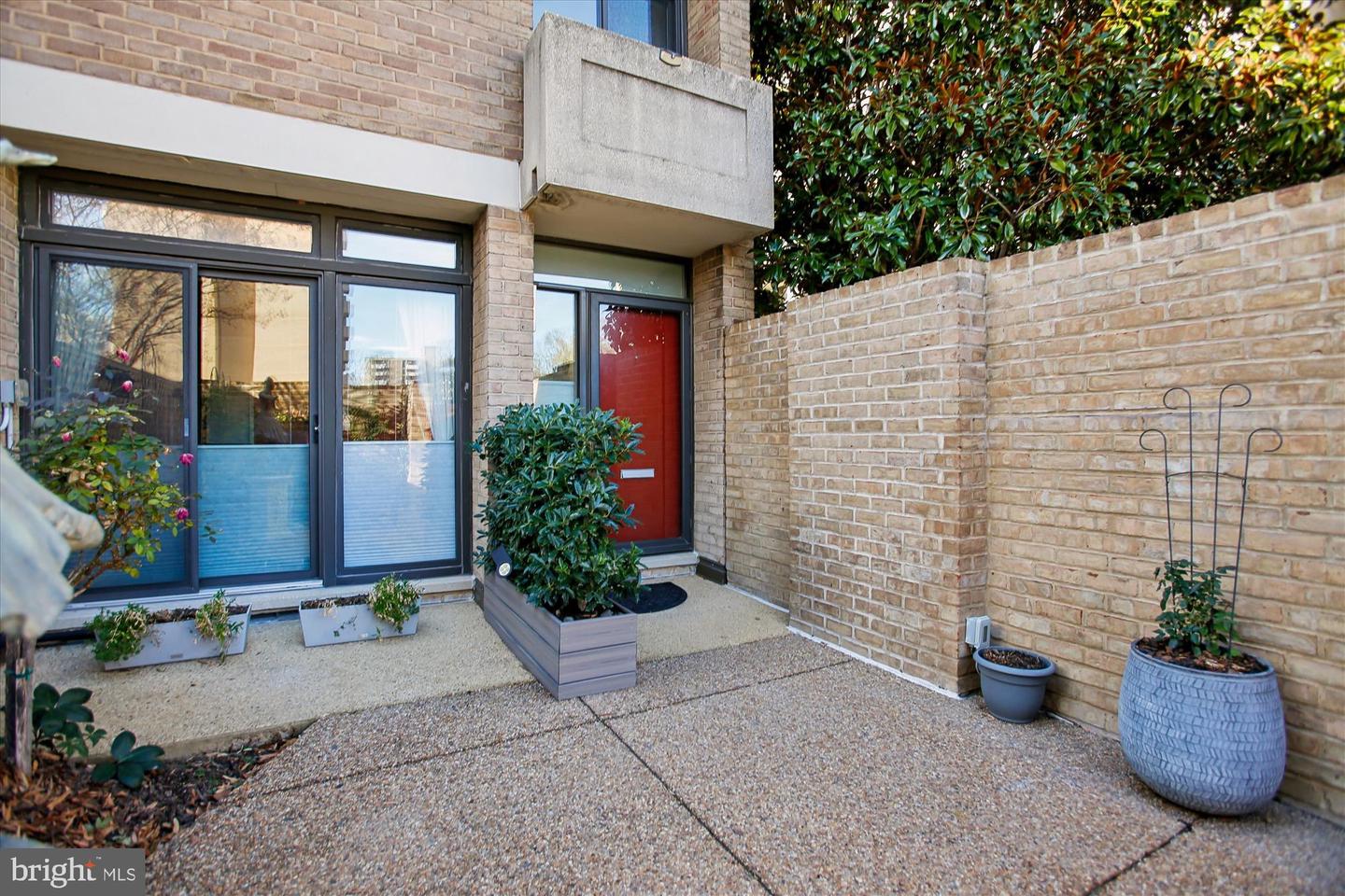 431 N ST SW, WASHINGTON, District Of Columbia 20024, 2 Bedrooms Bedrooms, 10 Rooms Rooms,3 BathroomsBathrooms,Residential,For sale,431 N ST SW,DCDC2234466 MLS # DCDC2234466