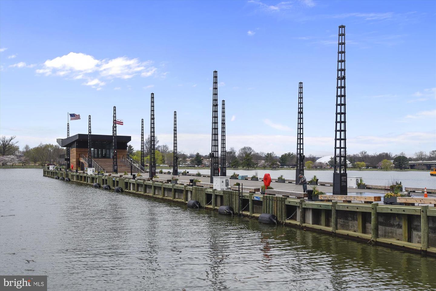 431 N ST SW, WASHINGTON, District Of Columbia 20024, 2 Bedrooms Bedrooms, 10 Rooms Rooms,3 BathroomsBathrooms,Residential,For sale,431 N ST SW,DCDC2234466 MLS # DCDC2234466