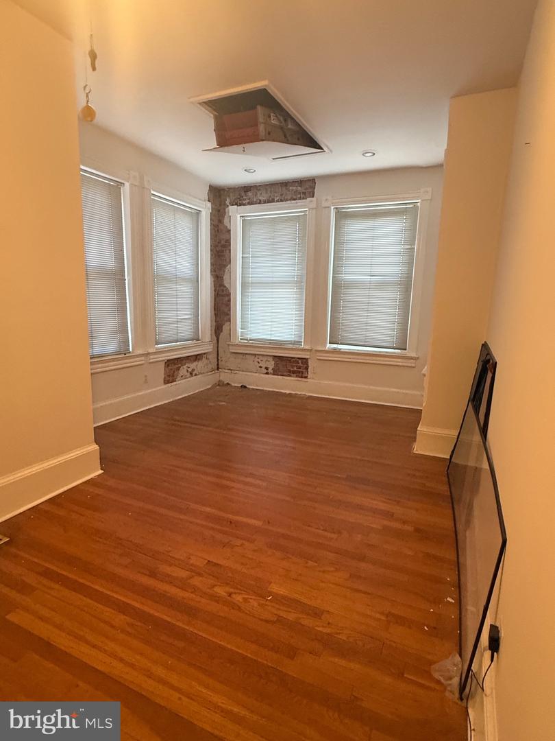 656 6TH ST NE, WASHINGTON, District Of Columbia 20002, 3 Bedrooms Bedrooms, ,2 BathroomsBathrooms,Residential,For sale,656 6TH ST NE,DCDC2234698 MLS # DCDC2234698