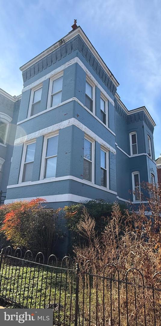 656 6TH ST NE, WASHINGTON, District Of Columbia 20002, 3 Bedrooms Bedrooms, ,2 BathroomsBathrooms,Residential,For sale,656 6TH ST NE,DCDC2234698 MLS # DCDC2234698