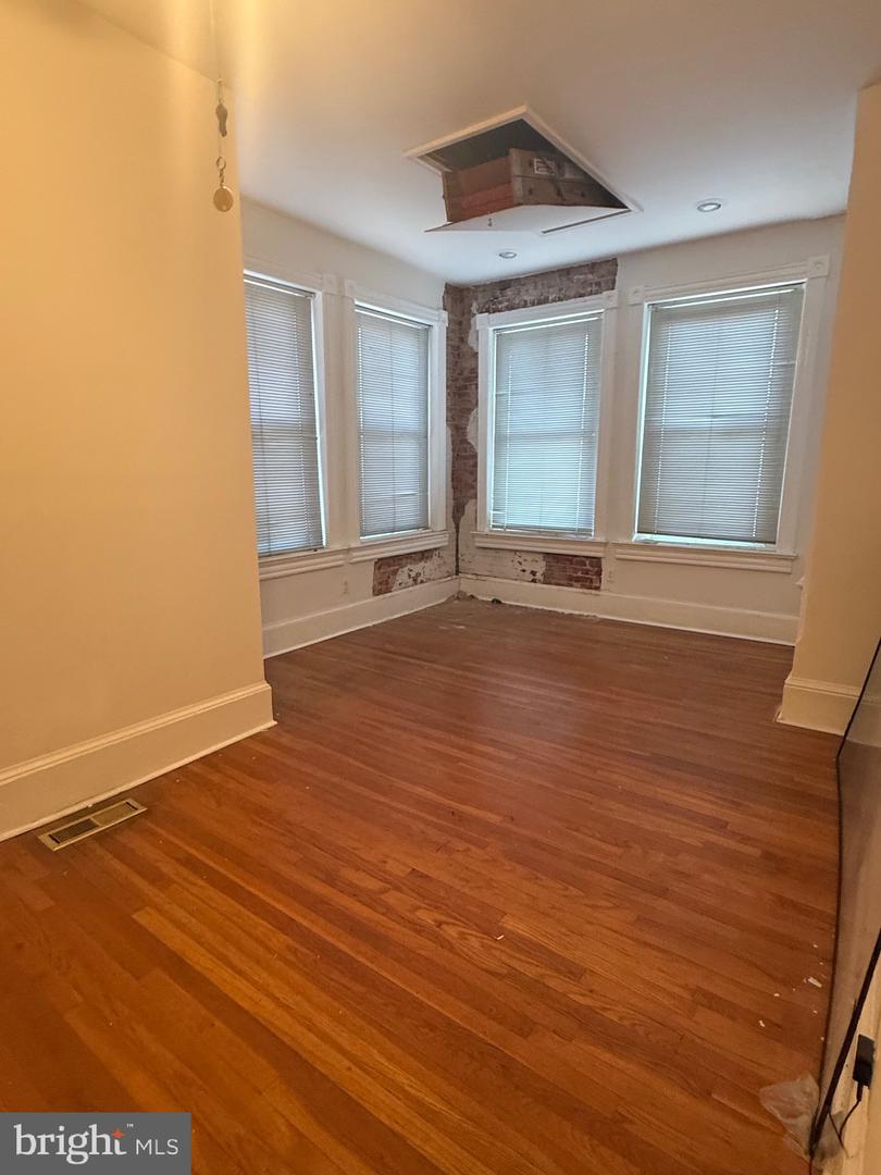 656 6TH ST NE, WASHINGTON, District Of Columbia 20002, 3 Bedrooms Bedrooms, ,2 BathroomsBathrooms,Residential,For sale,656 6TH ST NE,DCDC2234698 MLS # DCDC2234698