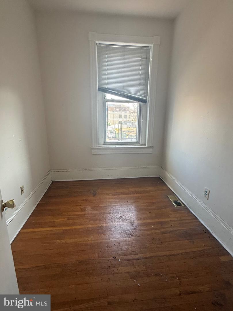 656 6TH ST NE, WASHINGTON, District Of Columbia 20002, 3 Bedrooms Bedrooms, ,2 BathroomsBathrooms,Residential,For sale,656 6TH ST NE,DCDC2234698 MLS # DCDC2234698