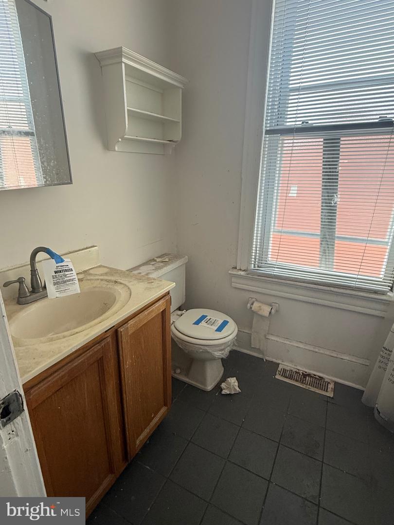 656 6TH ST NE, WASHINGTON, District Of Columbia 20002, 3 Bedrooms Bedrooms, ,2 BathroomsBathrooms,Residential,For sale,656 6TH ST NE,DCDC2234698 MLS # DCDC2234698