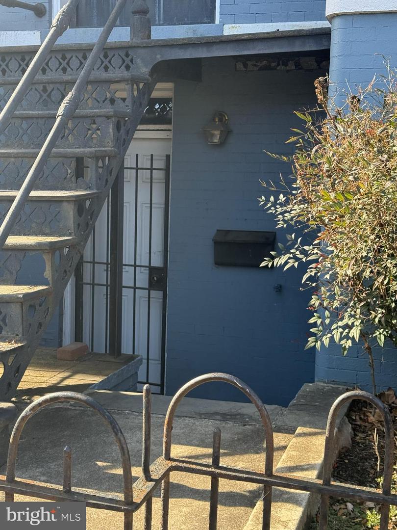 656 6TH ST NE, WASHINGTON, District Of Columbia 20002, 3 Bedrooms Bedrooms, ,2 BathroomsBathrooms,Residential,For sale,656 6TH ST NE,DCDC2234698 MLS # DCDC2234698