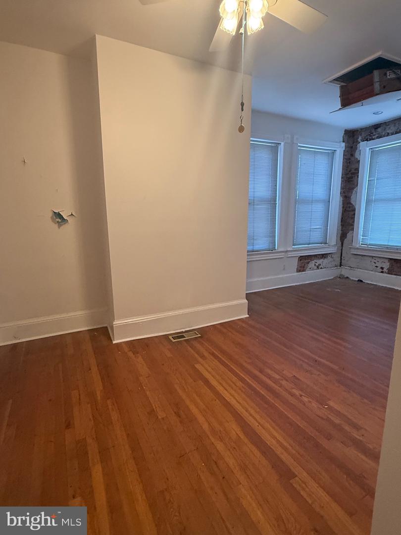 656 6TH ST NE, WASHINGTON, District Of Columbia 20002, 3 Bedrooms Bedrooms, ,2 BathroomsBathrooms,Residential,For sale,656 6TH ST NE,DCDC2234698 MLS # DCDC2234698