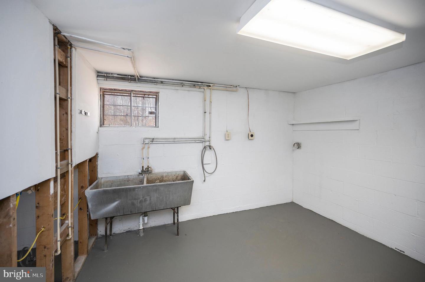 8445 JAMES MONROE HWY, CULPEPER, Virginia 22701, 4 Bedrooms Bedrooms, 8 Rooms Rooms,1 BathroomBathrooms,Residential,For sale,8445 JAMES MONROE HWY,VACU2012226 MLS # VACU2012226