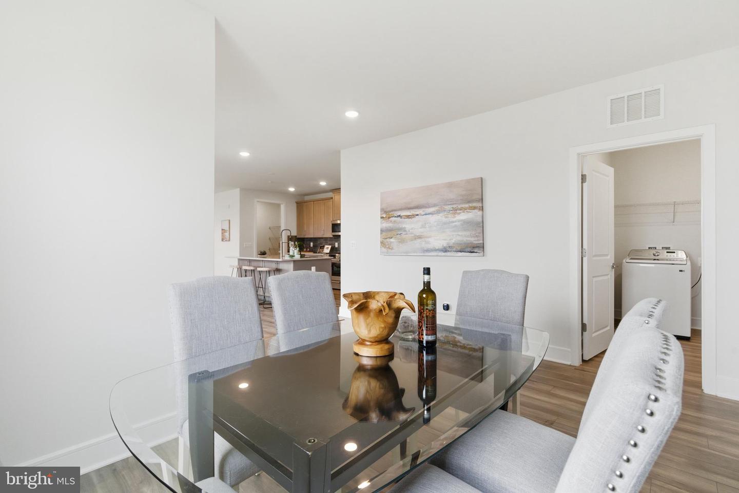 23669 GOLDEN EMBERS SQ #303, ASHBURN, Virginia 20148, 3 Bedrooms Bedrooms, ,2 BathroomsBathrooms,Residential,For sale,23669 GOLDEN EMBERS SQ #303,VALO2112344 MLS # VALO2112344