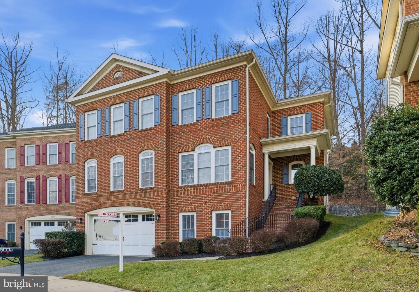 7669 OAK FIELD CT, SPRINGFIELD, Virginia 22153, 5 Bedrooms Bedrooms, ,4 BathroomsBathrooms,Residential,For sale,7669 OAK FIELD CT,VAFX2283030 MLS # VAFX2283030