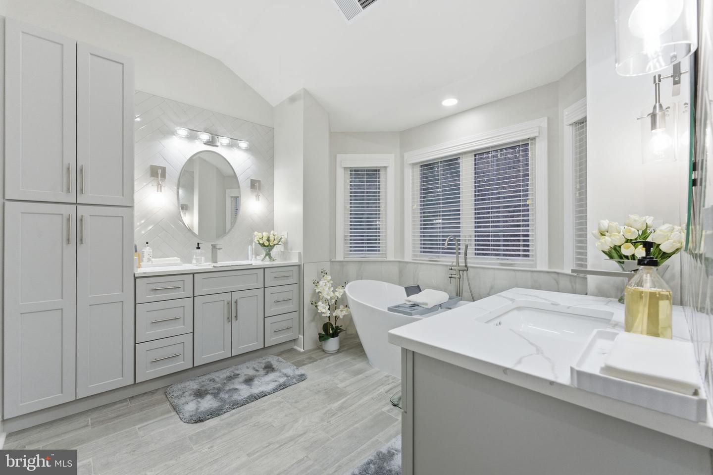 7669 OAK FIELD CT, SPRINGFIELD, Virginia 22153, 5 Bedrooms Bedrooms, ,4 BathroomsBathrooms,Residential,For sale,7669 OAK FIELD CT,VAFX2283030 MLS # VAFX2283030