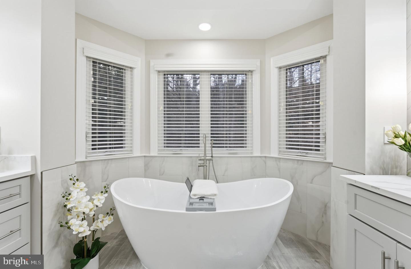 7669 OAK FIELD CT, SPRINGFIELD, Virginia 22153, 5 Bedrooms Bedrooms, ,4 BathroomsBathrooms,Residential,For sale,7669 OAK FIELD CT,VAFX2283030 MLS # VAFX2283030