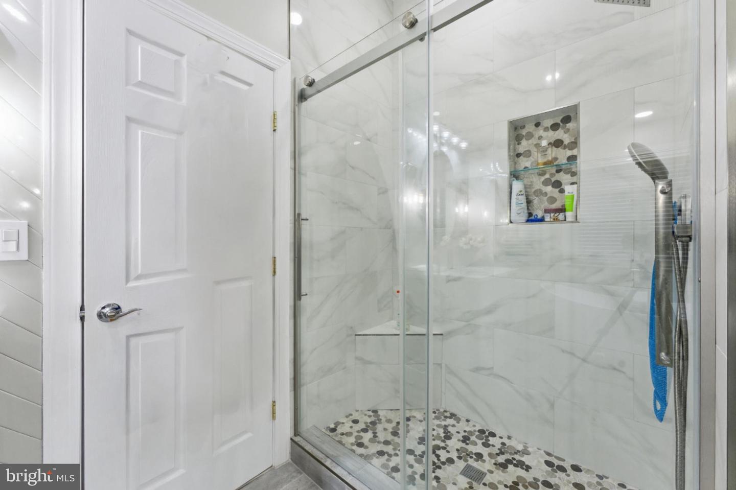 7669 OAK FIELD CT, SPRINGFIELD, Virginia 22153, 5 Bedrooms Bedrooms, ,4 BathroomsBathrooms,Residential,For sale,7669 OAK FIELD CT,VAFX2283030 MLS # VAFX2283030