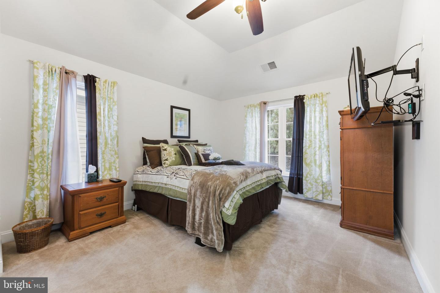 7669 OAK FIELD CT, SPRINGFIELD, Virginia 22153, 5 Bedrooms Bedrooms, ,4 BathroomsBathrooms,Residential,For sale,7669 OAK FIELD CT,VAFX2283030 MLS # VAFX2283030