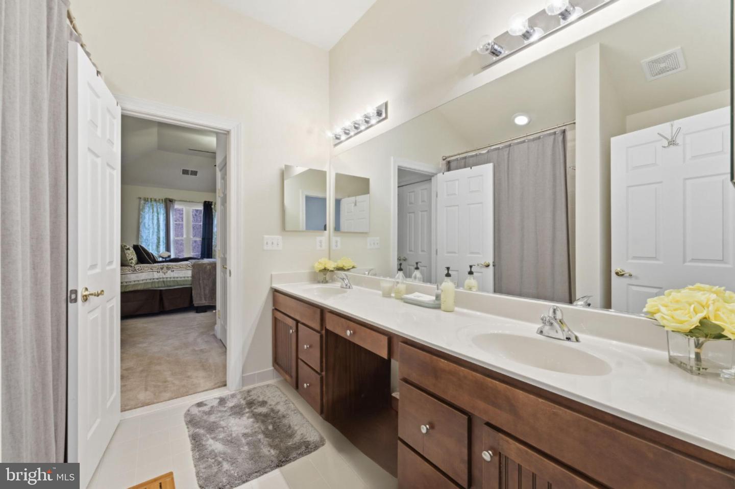 7669 OAK FIELD CT, SPRINGFIELD, Virginia 22153, 5 Bedrooms Bedrooms, ,4 BathroomsBathrooms,Residential,For sale,7669 OAK FIELD CT,VAFX2283030 MLS # VAFX2283030