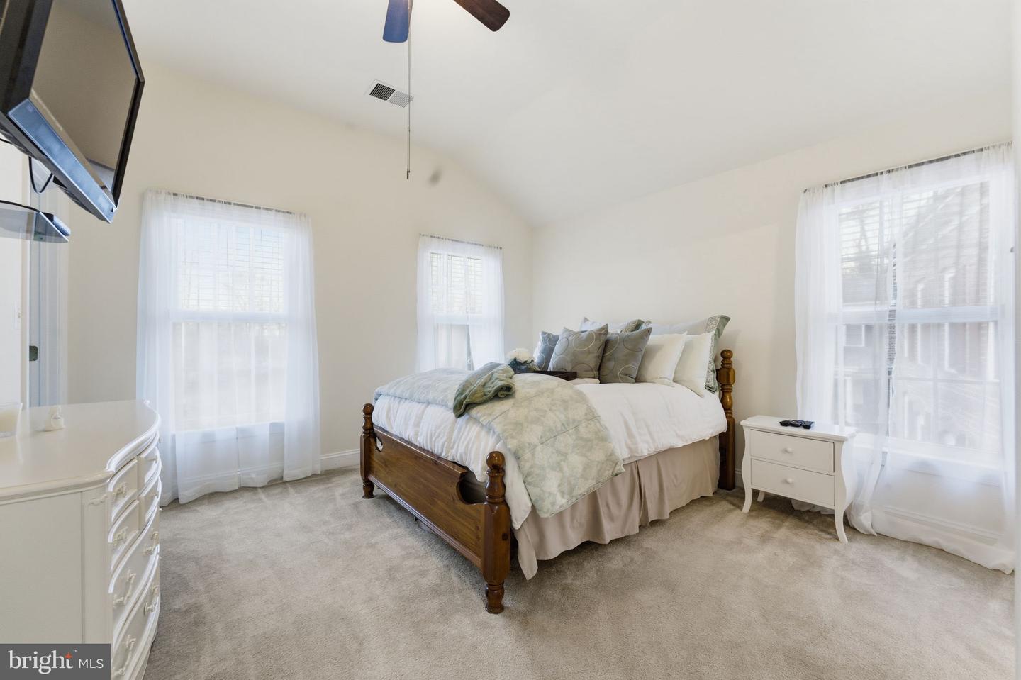 7669 OAK FIELD CT, SPRINGFIELD, Virginia 22153, 5 Bedrooms Bedrooms, ,4 BathroomsBathrooms,Residential,For sale,7669 OAK FIELD CT,VAFX2283030 MLS # VAFX2283030