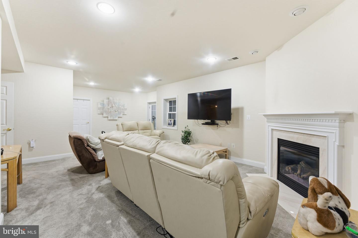 7669 OAK FIELD CT, SPRINGFIELD, Virginia 22153, 5 Bedrooms Bedrooms, ,4 BathroomsBathrooms,Residential,For sale,7669 OAK FIELD CT,VAFX2283030 MLS # VAFX2283030