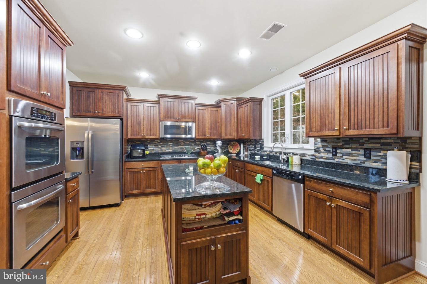 7669 OAK FIELD CT, SPRINGFIELD, Virginia 22153, 5 Bedrooms Bedrooms, ,4 BathroomsBathrooms,Residential,For sale,7669 OAK FIELD CT,VAFX2283030 MLS # VAFX2283030