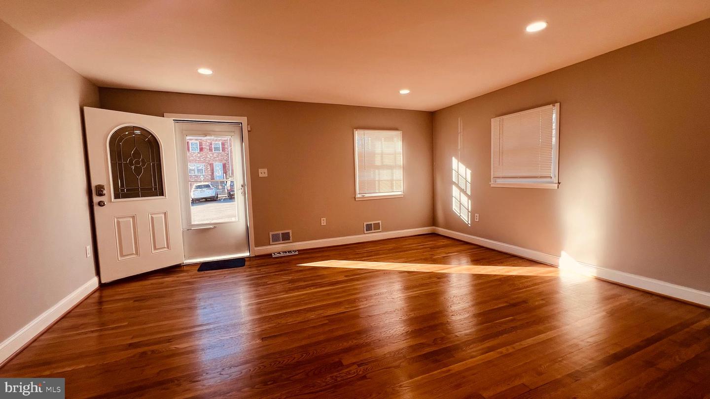 14389 FONTAINE CT, WOODBRIDGE, Virginia 22193, 3 Bedrooms Bedrooms, ,2 BathroomsBathrooms,Residential,For sale,14389 FONTAINE CT,VAPW2109534 MLS # VAPW2109534